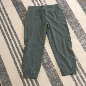 Athleta army-green La Viva Capri